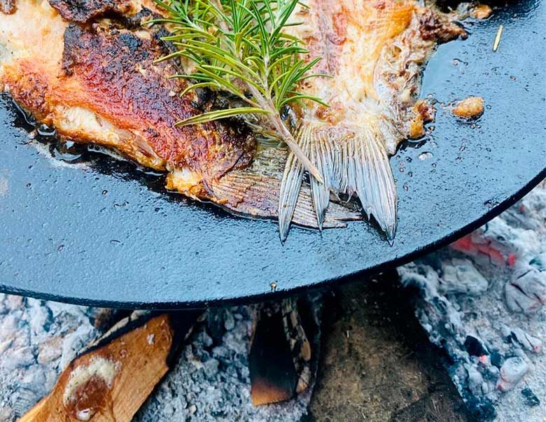 Støbejernspande med ben